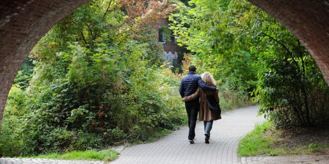 Reif und erfolgreich – So finden Frauen einen Sugar Daddy